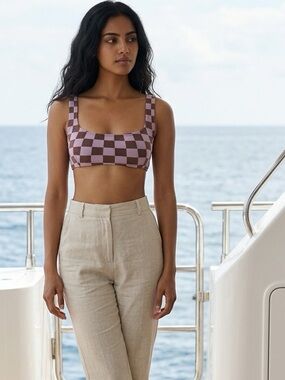 NWT THRILLS (FP) Ribbed Square Crop Bikini Top Sz XS
Color Washed Cocoa